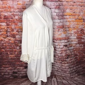 White Short Bridal Robe with Lace and Rhinestones